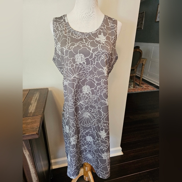 L.L. Bean Women's Size Medium Floral Outdoor Activewear Dress Pocket Casual - Picture 1 of 10